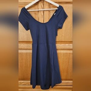 Pact brand Summer Dress Size Medium with pockets, open back. 95% organic cotton